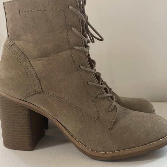 Indigo Rd from Francesca’s suede granny zip and lace-up heeled boot in size 10 - Picture 5 of 8